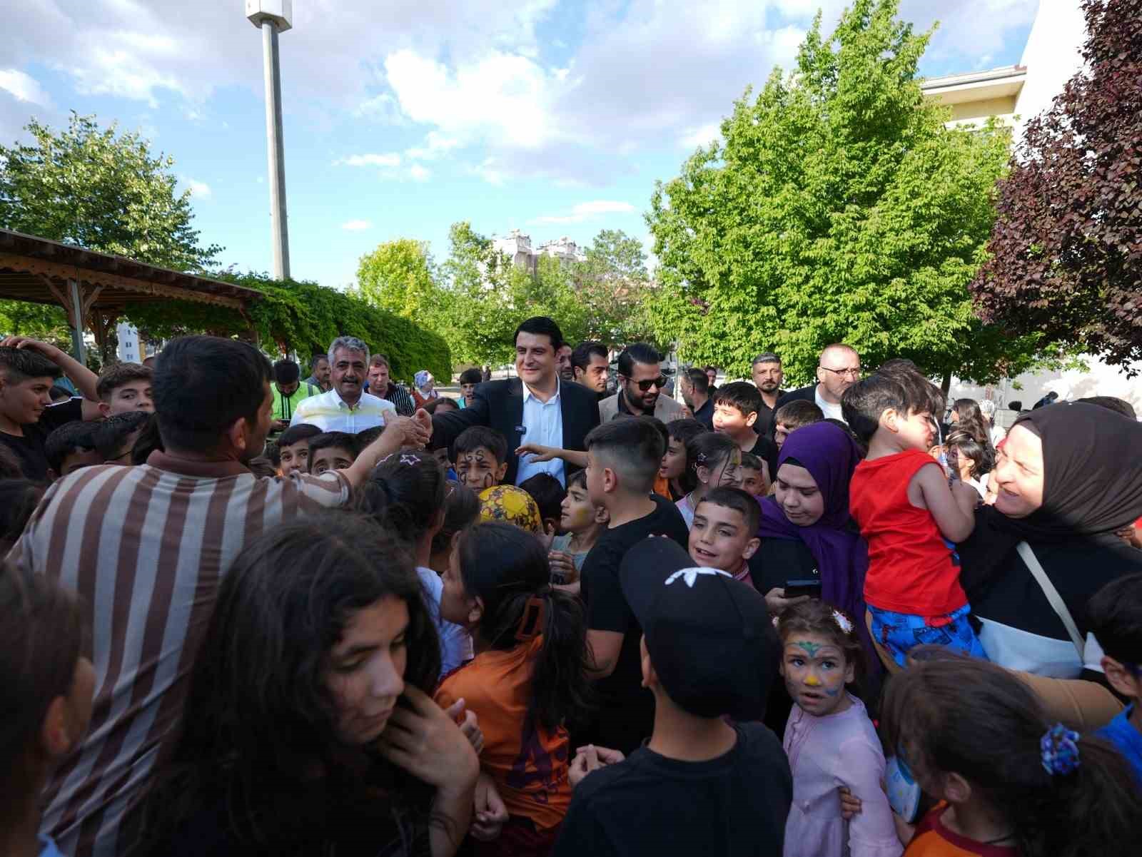 Başkan Yılmaz&rsquo;dan &ccedil;ocuklara s&uuml;rpriz ziyaret
