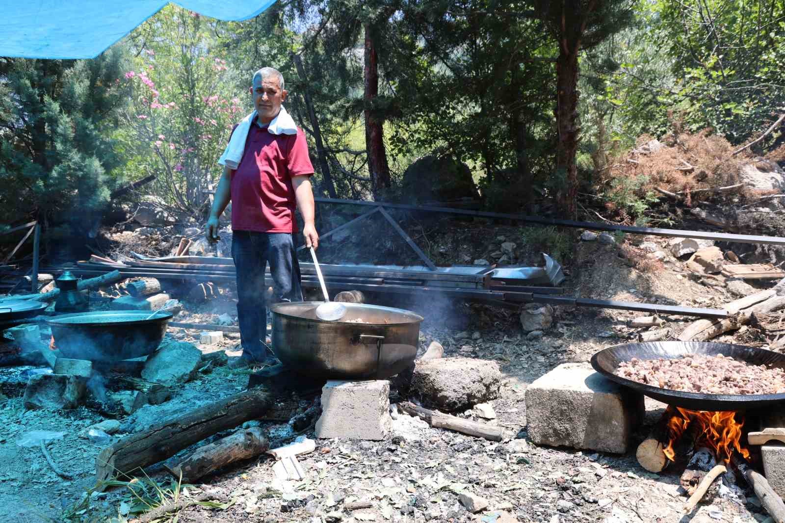 Adana’nın dağ köyünde 89 yıllık bayram geleneği