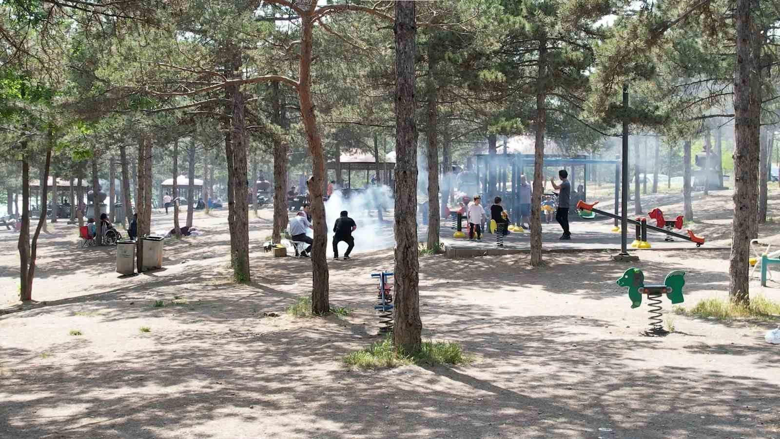 Ankaralılar Kurban Bayramı’nda Mavi Göl’e akın etti