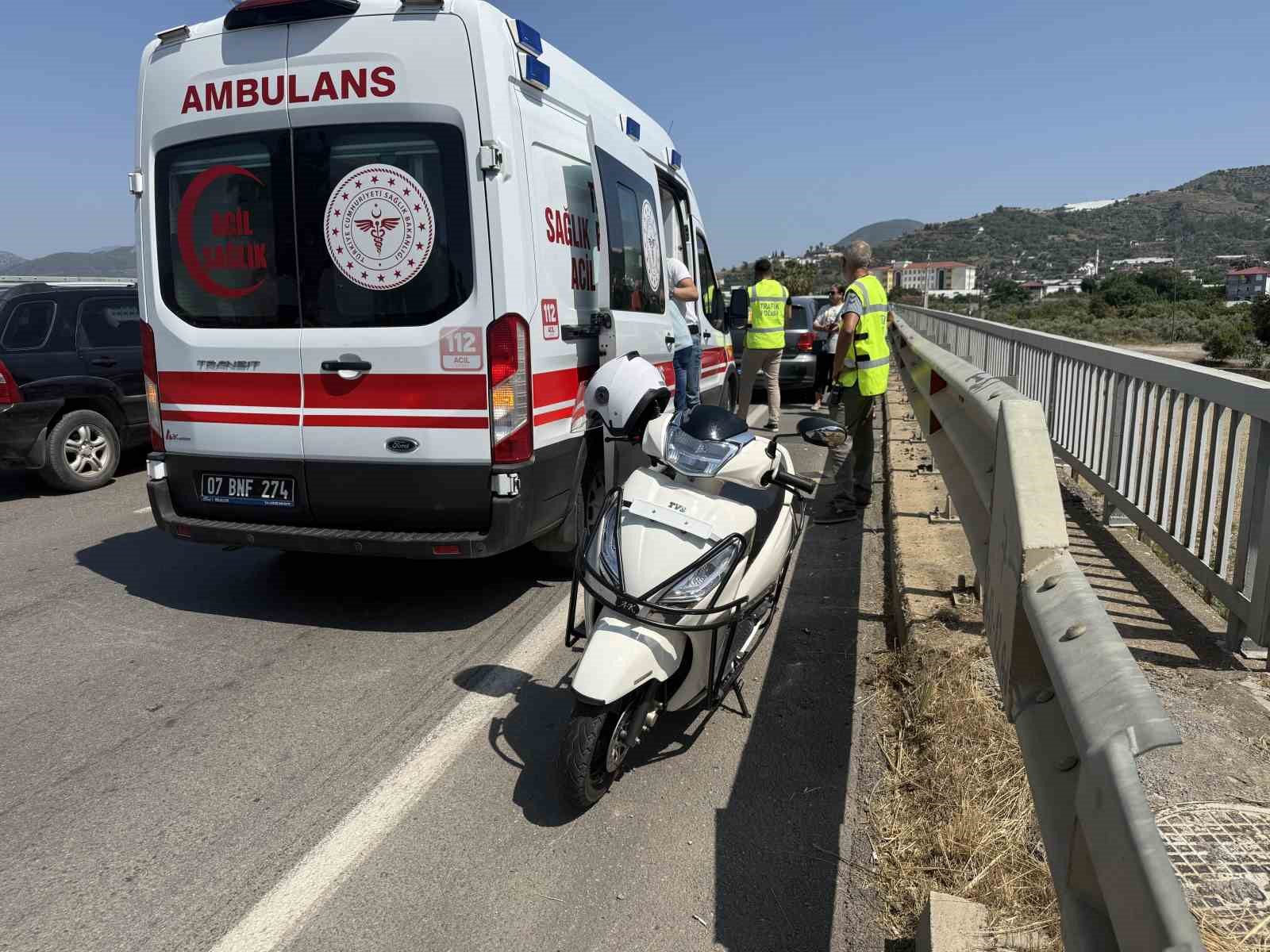 Otomobille motosiklet çarpıştı: 1 yaralı