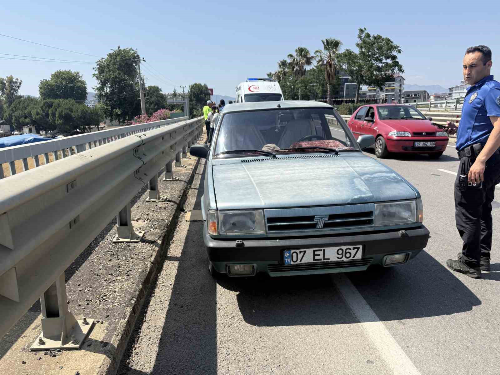 Otomobille motosiklet &ccedil;arpıştı: 1 yaralı
