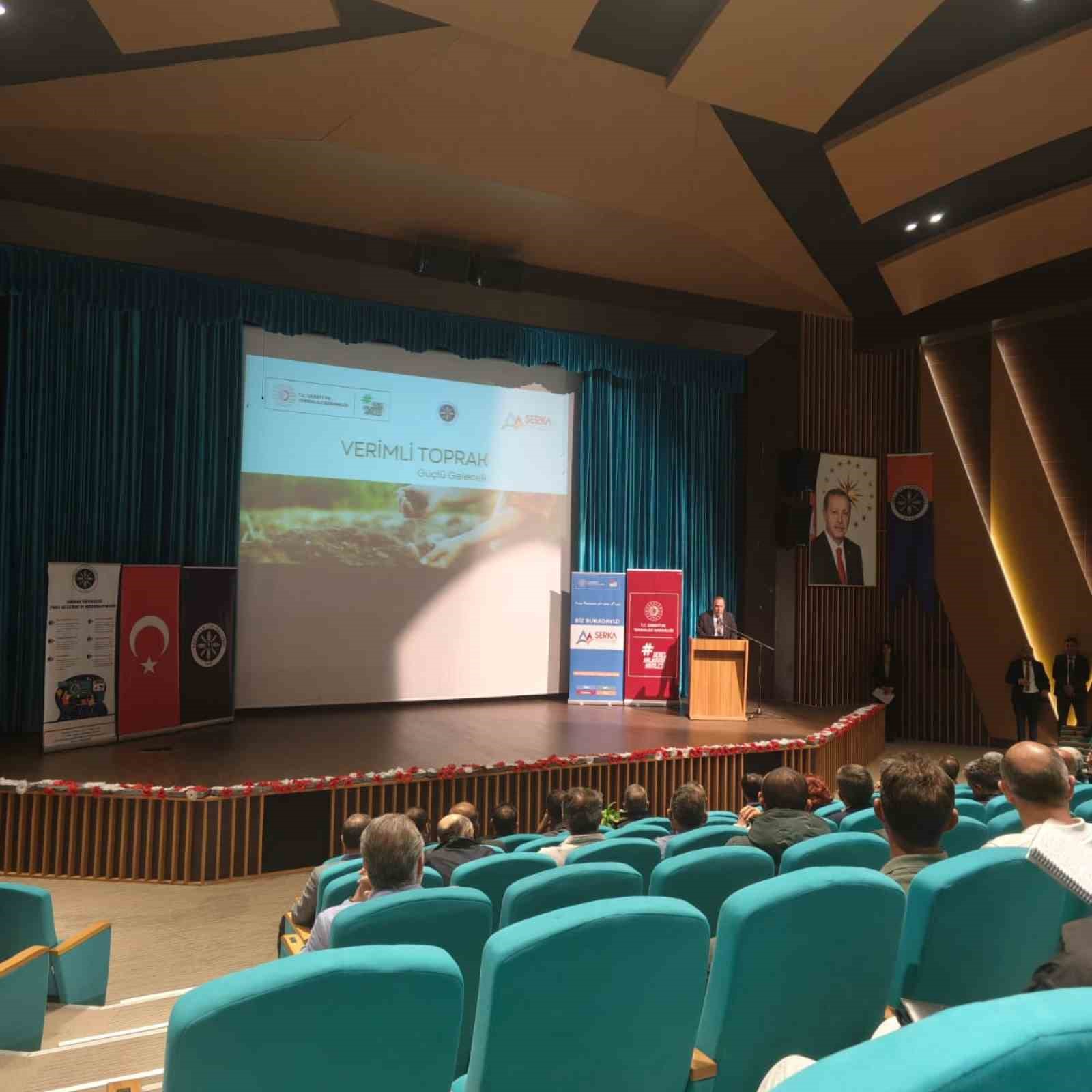 Ardahan’da çiftçilere verimli toprak eğitimi verildi