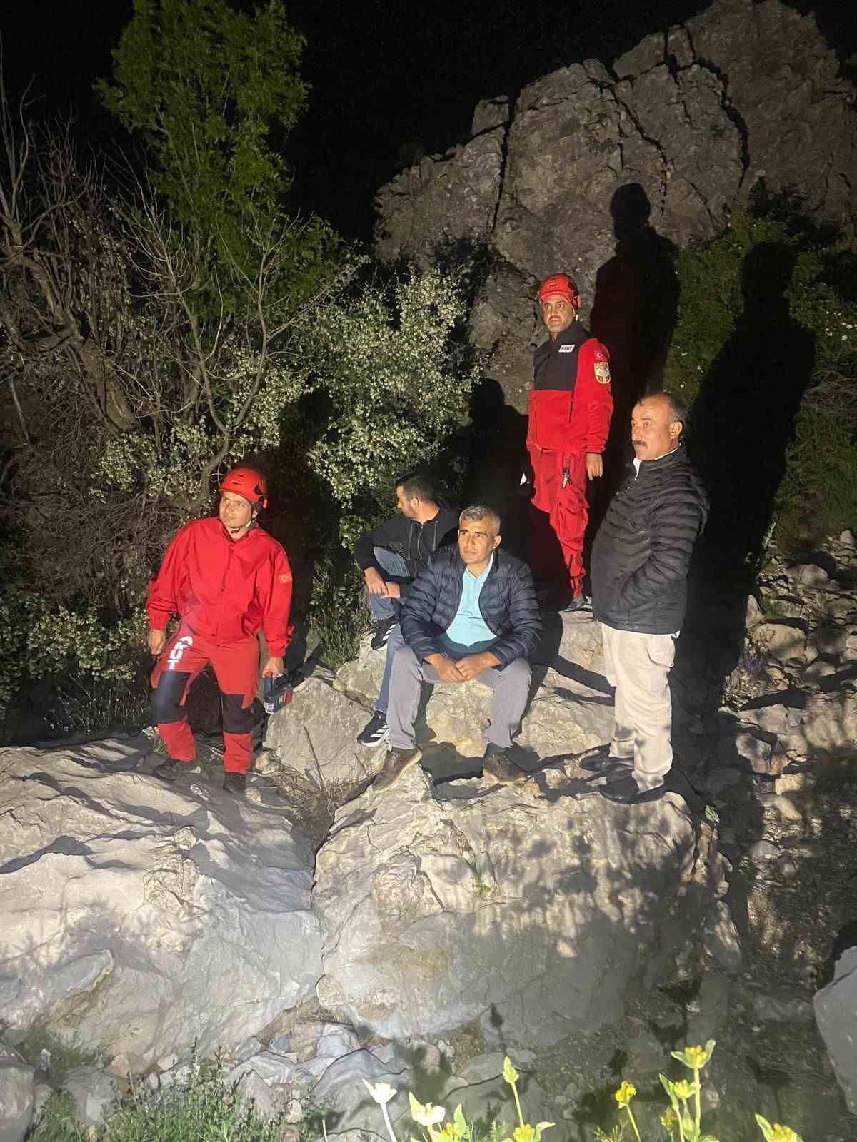 Yayla yolunda kayboldu, gece boyunca devam eden aramalar s&uuml;r&uuml;yor
