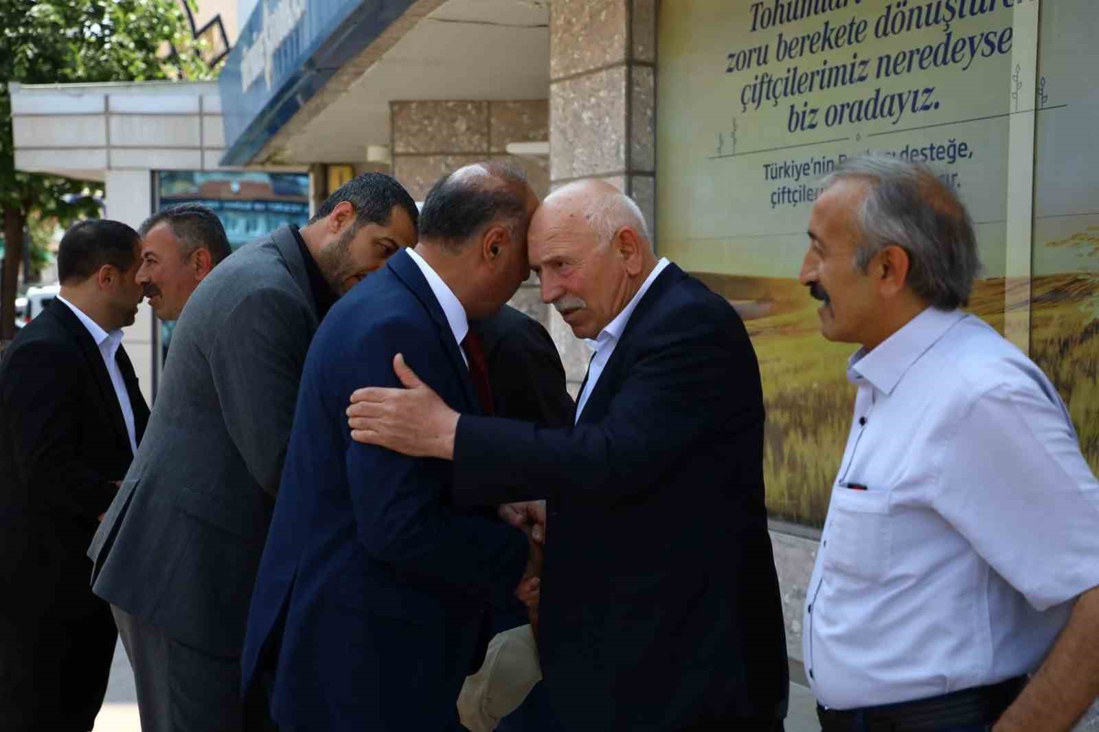 Alaca protokolü bayramda şehitleri unutmadı