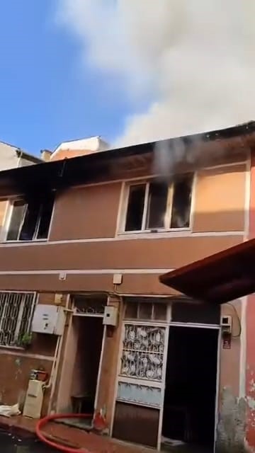 Bursa’da bir daire alevlere teslim oldu