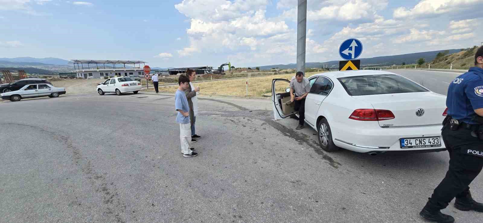 Hisarcık'ta trafik kazası: İHA'ya göre 4 kişi yaralandı.