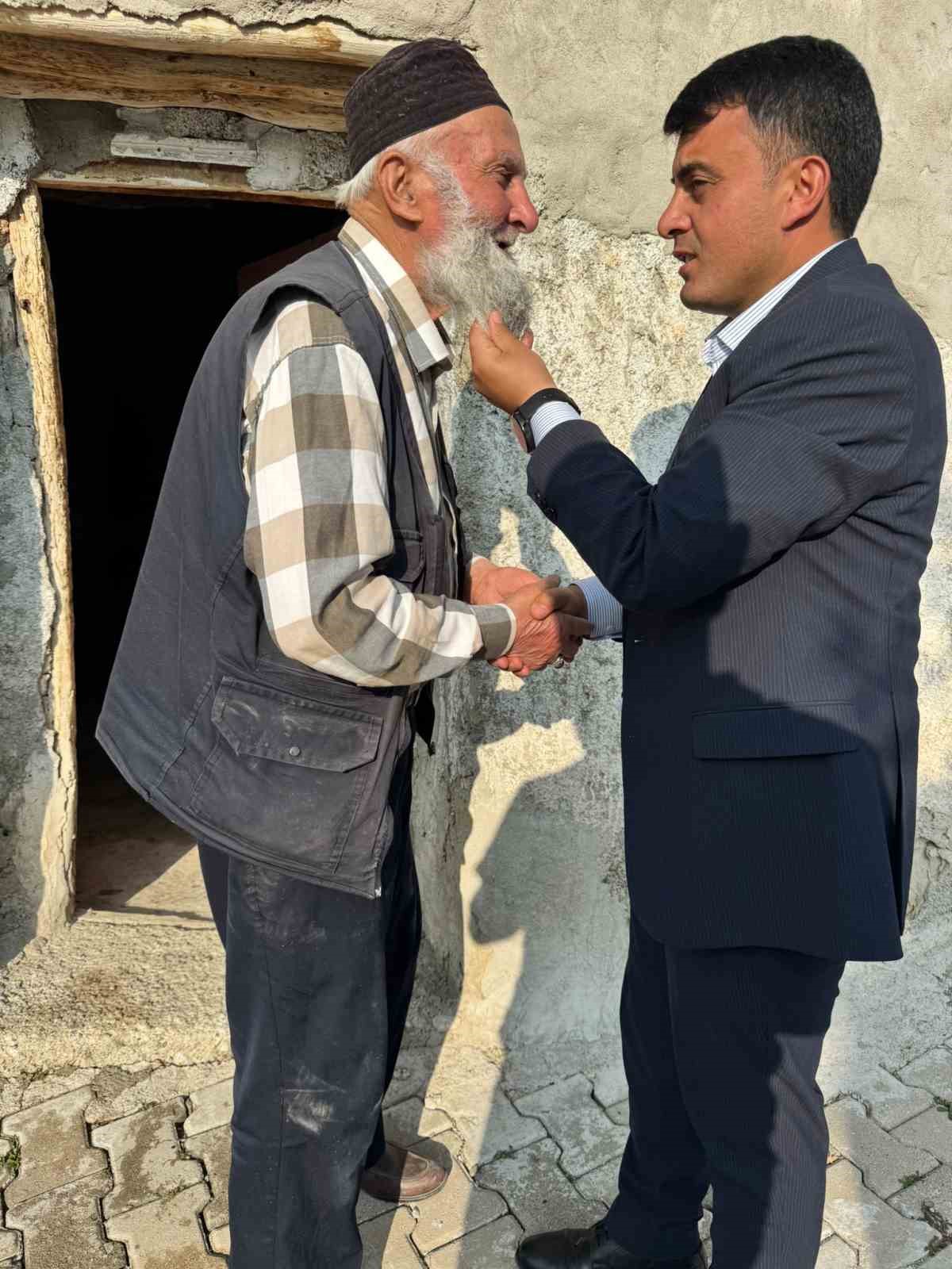 Özükavak Belediye Başkanı Gökçetürk, vatandaşlarla bayramlaştı