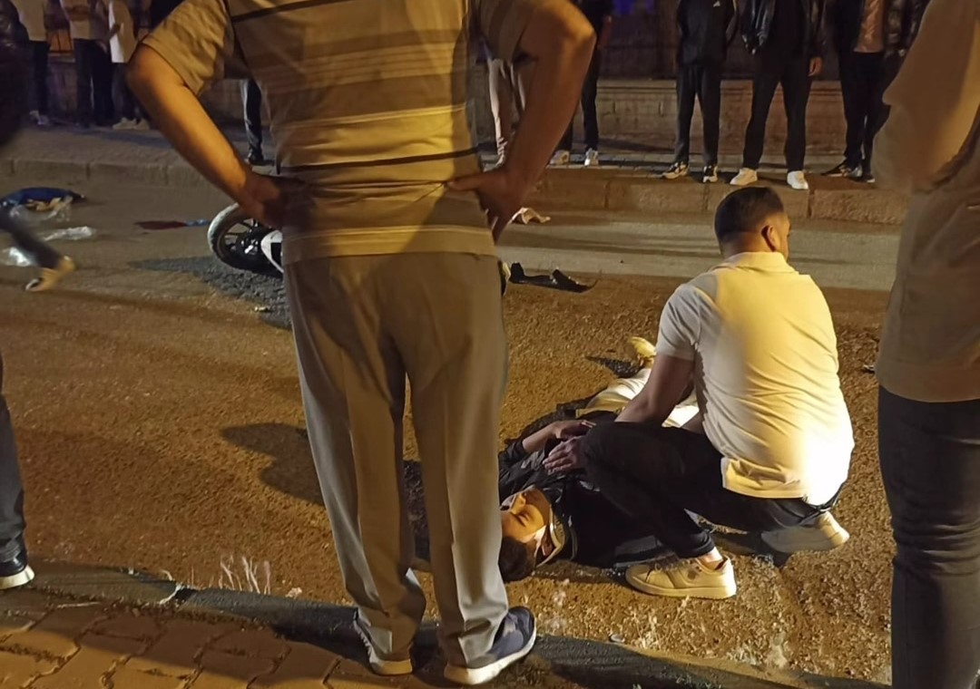 Erciş’te iki motosiklet kafa kafaya çarpıştı: 3 yaralı