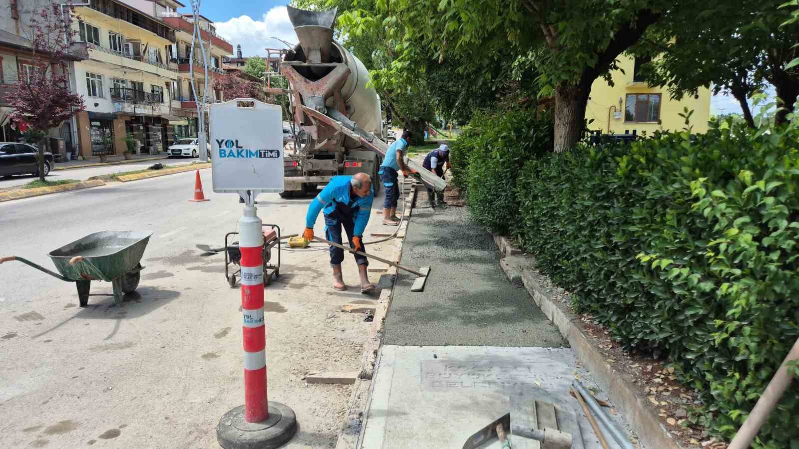 Yaya ve araç trafiği için yapım ve onarım hamlesi
