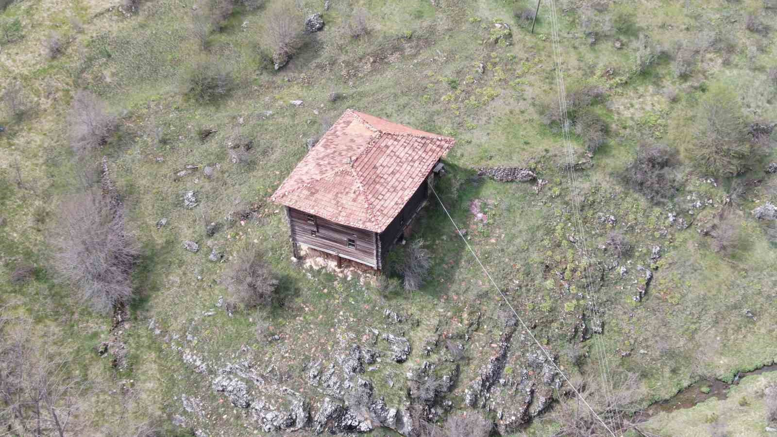 Kastamonu’nun tarihi köy evlerinin mimarisi, doğal güzelliğiyle büyülüyor
