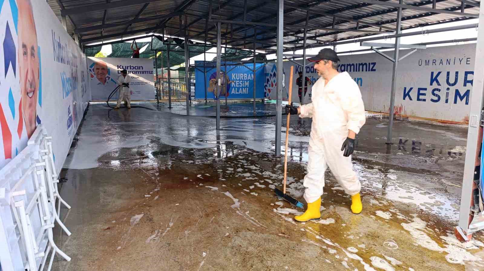 Ümraniye’de kurban temizliği ve dezenfeksiyon çalışmaları başladı

