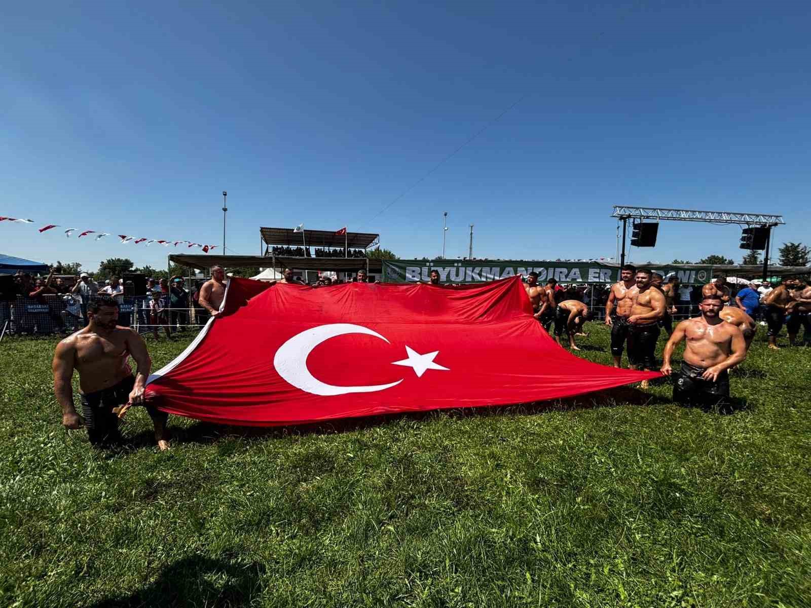 Kavasoğlu ve Şamdancıbaşı İbrahim Yağlı Pehlivan Güreşleri’nde başpehlivan Okulu oldu
