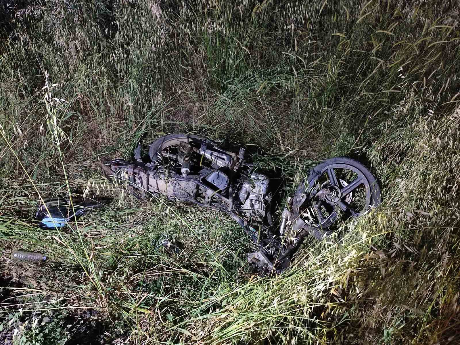 Otomobil ile &ccedil;arpışan motosikletteki 2 kişi hayatını kaybetti
