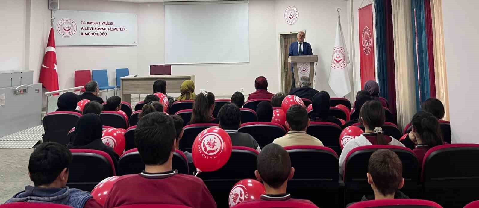 Bayburt’ta öğrencilere sosyal hizmetler tanıtıldı