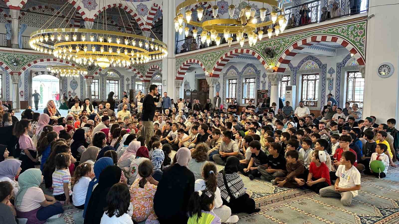 Dijital d&uuml;nyada yolunu arayan &ccedil;ocuklara rehberlik
