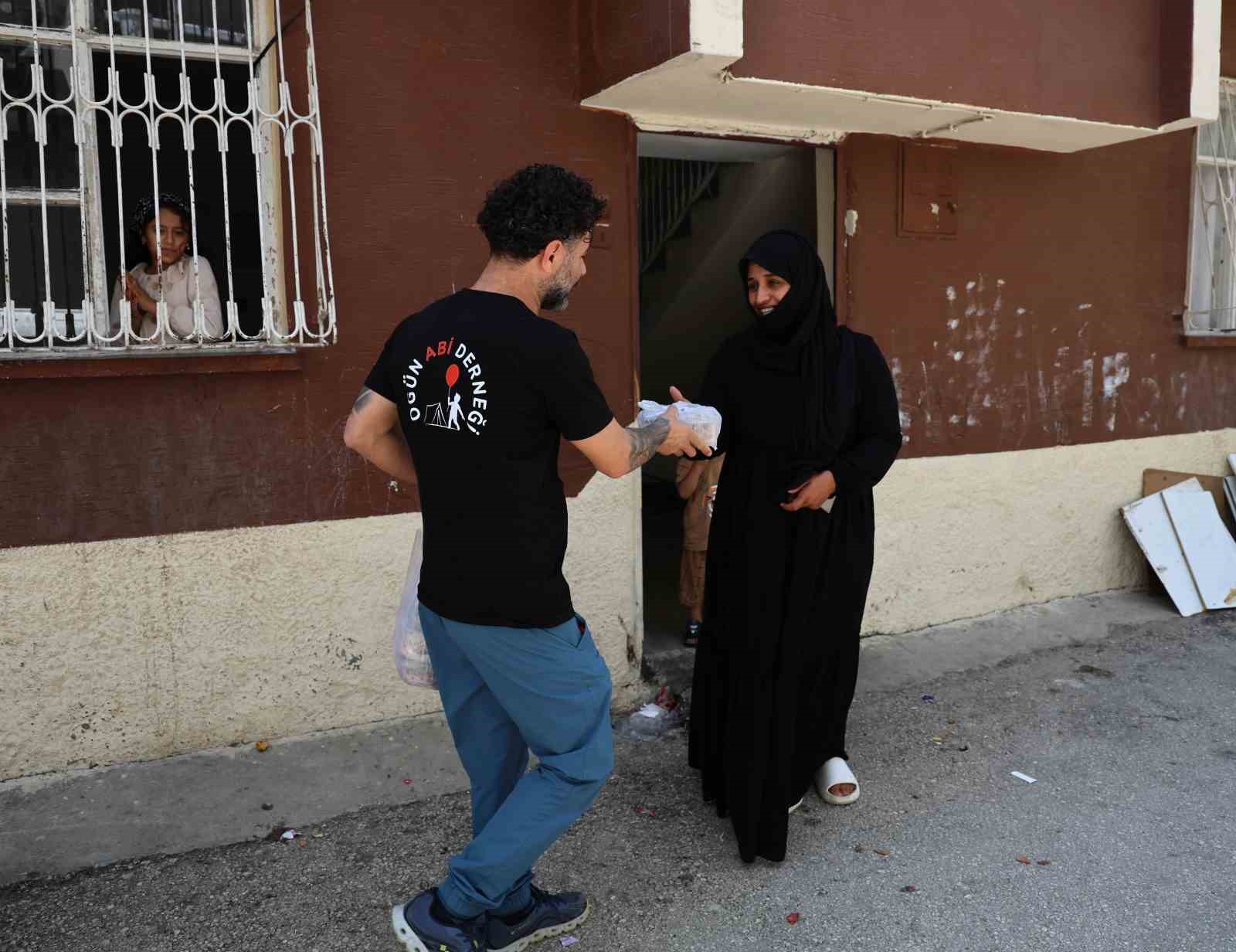 Adana’da ihtiyaç sahibi ailelere et dağıtıldı