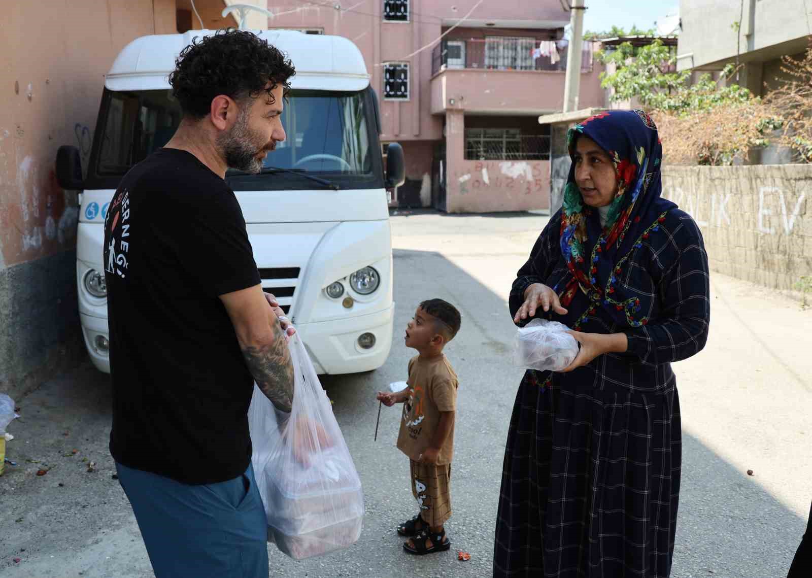 Adana’da ihtiyaç sahibi ailelere et dağıtıldı