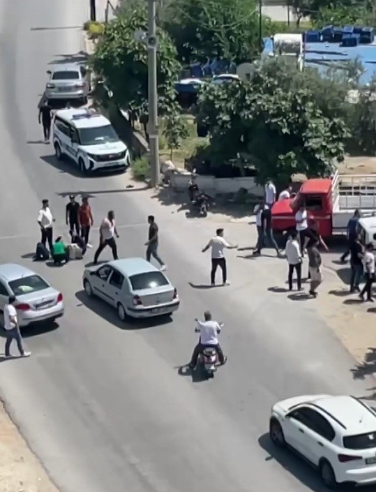 Trafik kazasında sonra çıkan kavgayı polis havaya ateş ederek ayırabildi