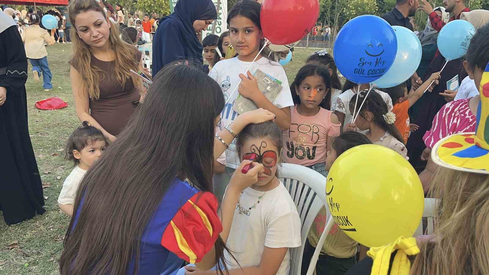 Başkan Çenet’ den çocuklara bayram hediyesi