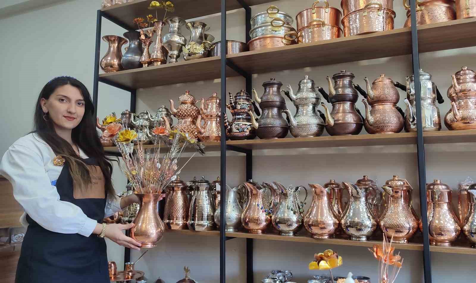 Kahramanmaraş&rsquo;ın tek kadın bakır ustası
