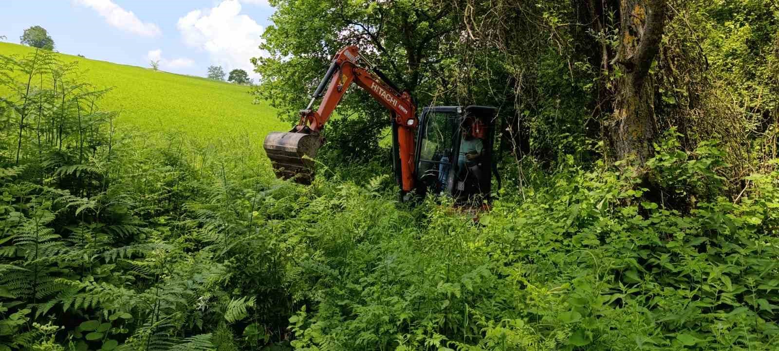 Kırsalda sulama kanalları temizleniyor