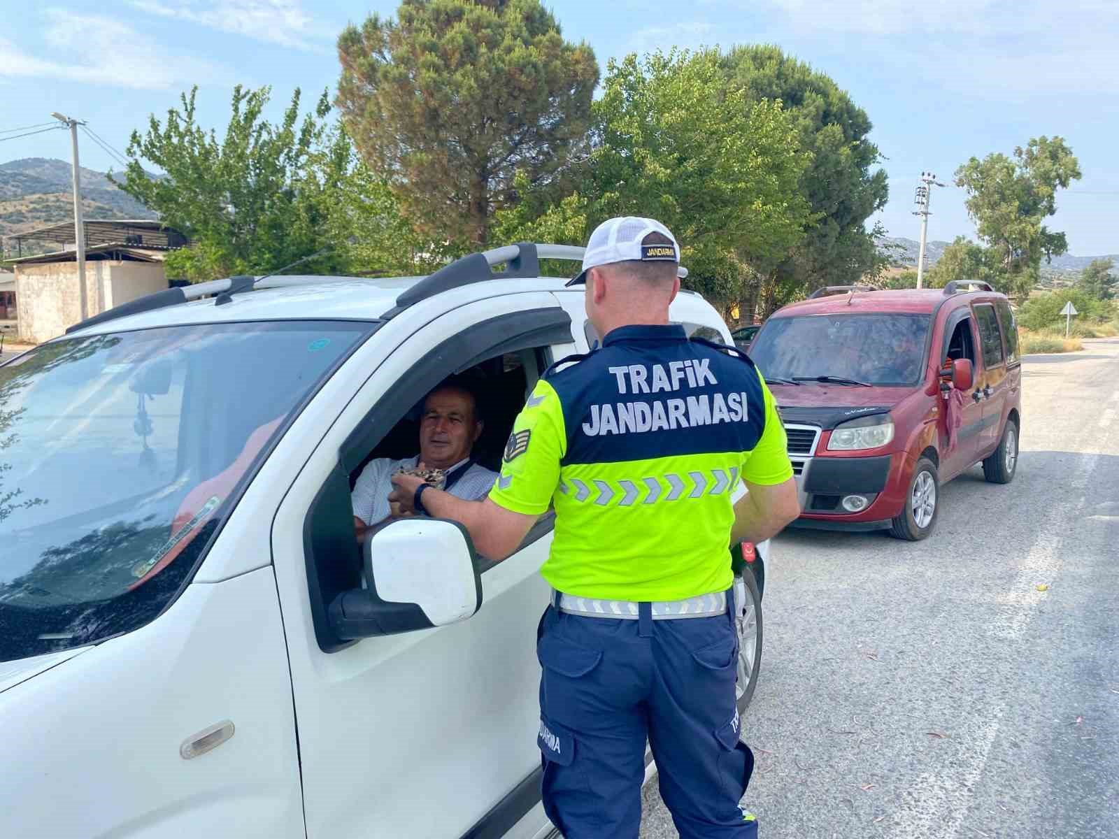 Jandarma’dan bayramda trafik bilgilendirmesi