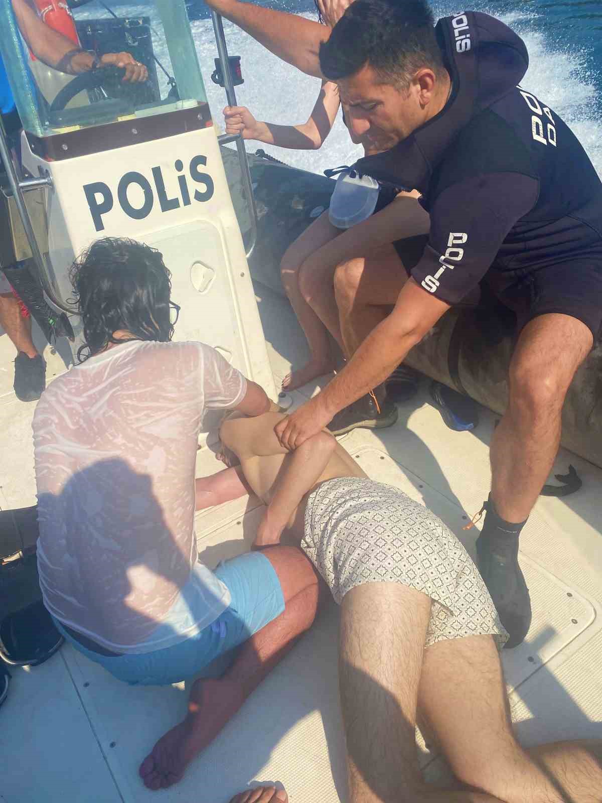 SUB yapan gen&ccedil; boğulma tehlikesi ge&ccedil;irdi, yardımına Deniz Polisi yetişti
