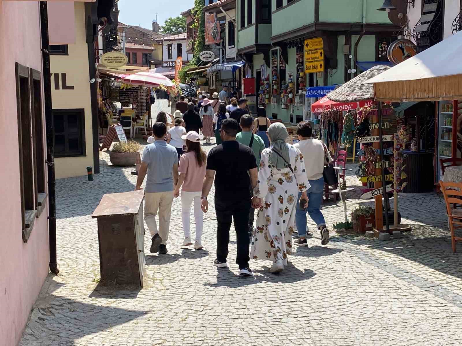 Turistler bayram tatilinde Tarihi Odunpazarı Evleri’ni ziyaret etti