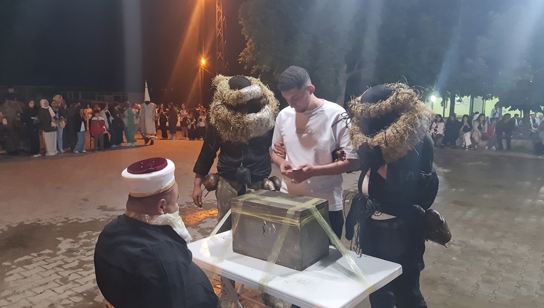 Çanakkale’de asırlık bayram eğlencesi renkli görüntülere sahne oldu
