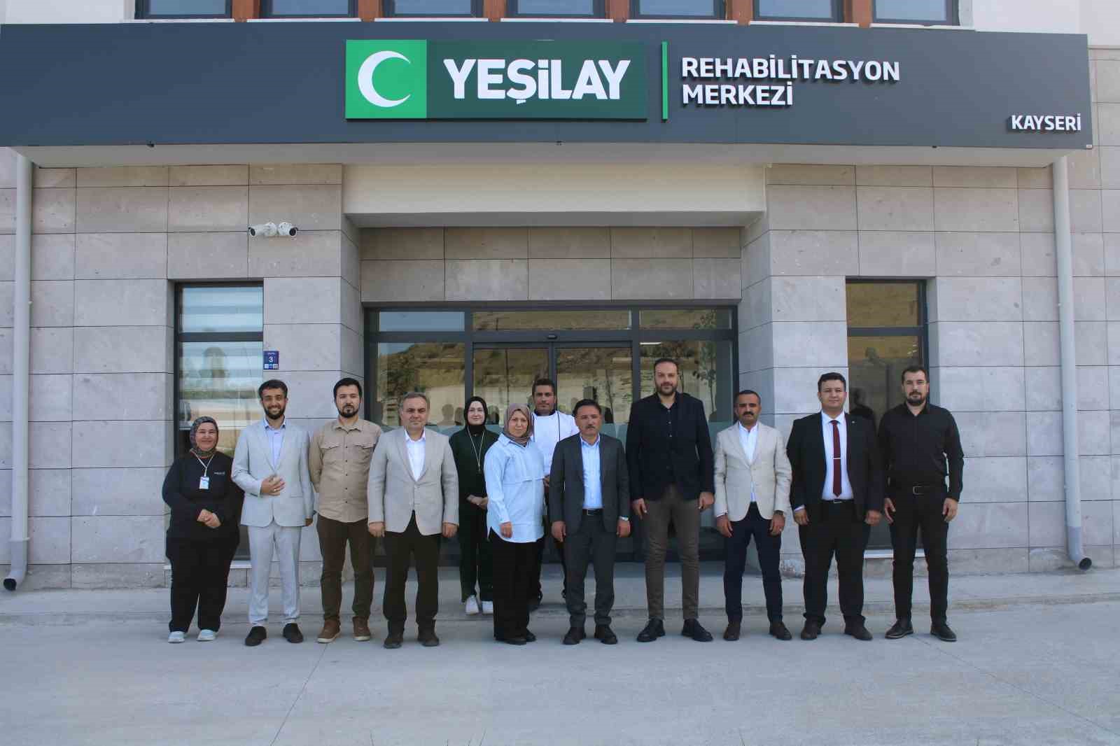 Vali Çiçek, Rehabilitasyon Merkezi’nde tedavi gören bağımlılar ile bayramlaştı