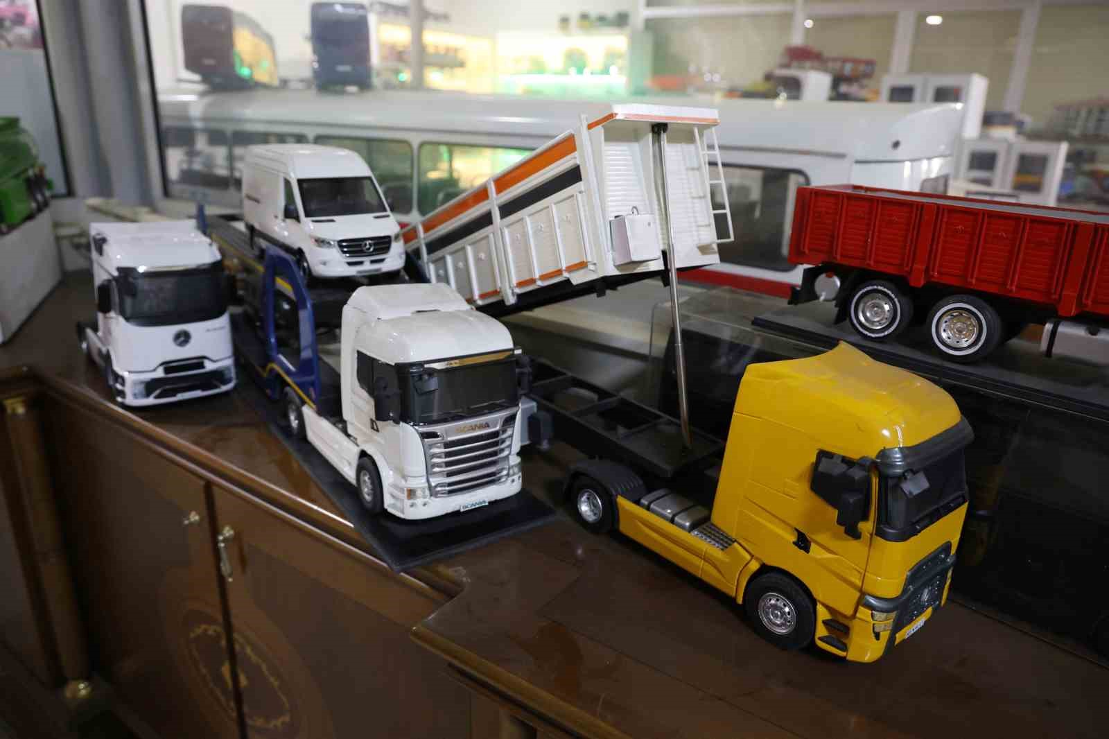 Hobisi ekmek kapısına d&ouml;n&uuml;şt&uuml;, el yapımı maket ara&ccedil;lar d&uuml;nyaya a&ccedil;ıldı
