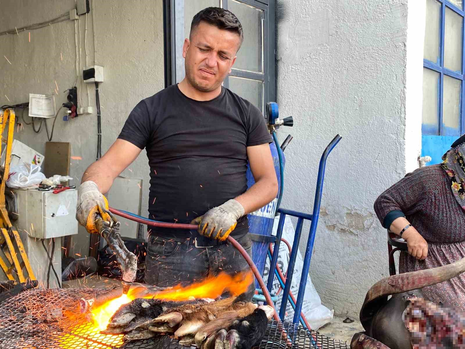 Niğde’deki metal ustaları bayramda tezgahlarını kelle ütmek için açıyor