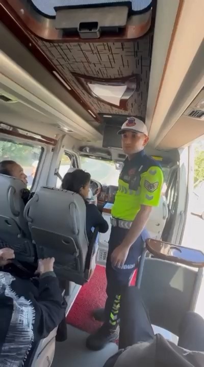 Bursa’da yolcu minibüsüne trafik denetimi