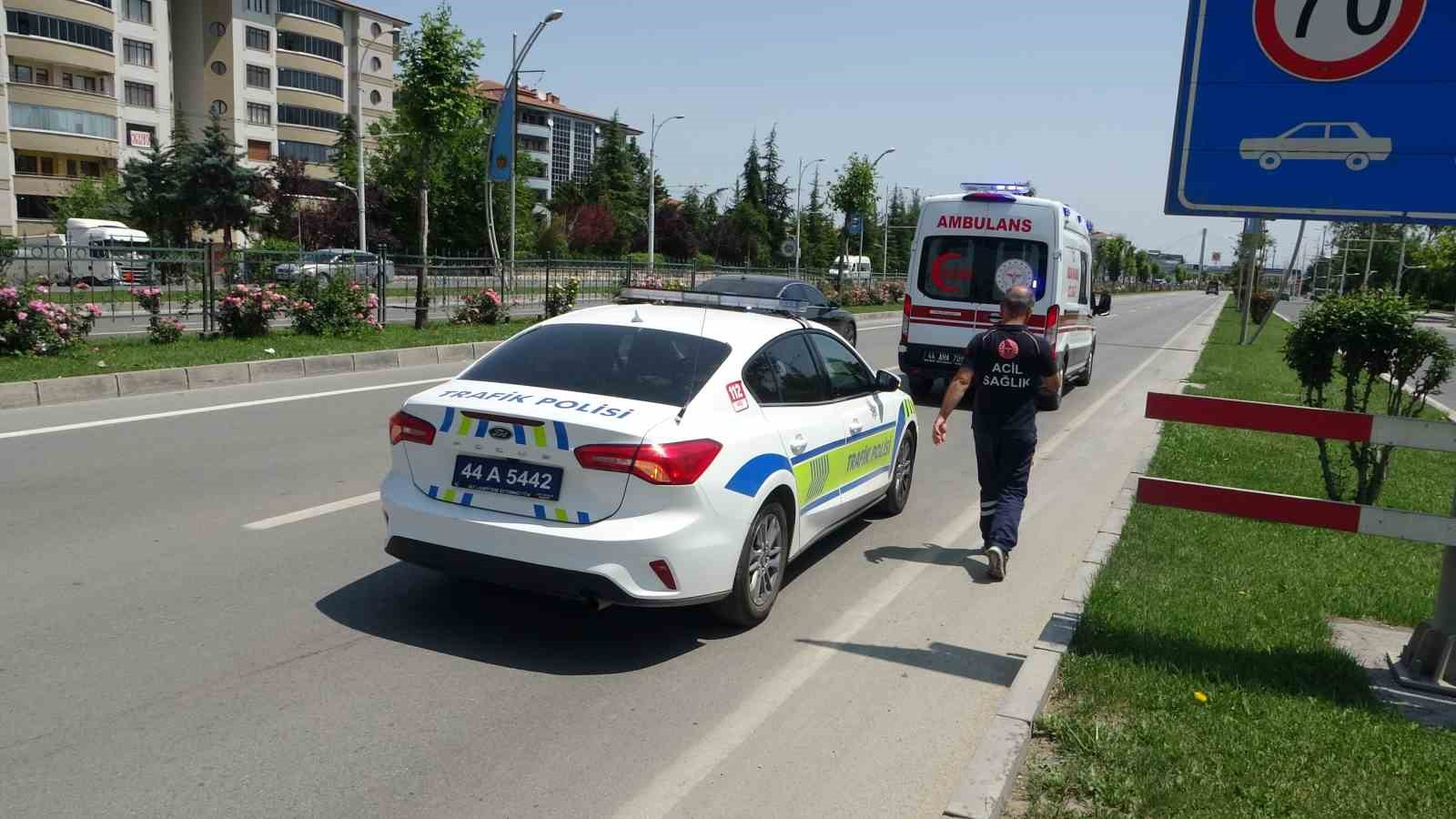 Eşi ile tartışan kadın seyir halindeki araçtan atladı