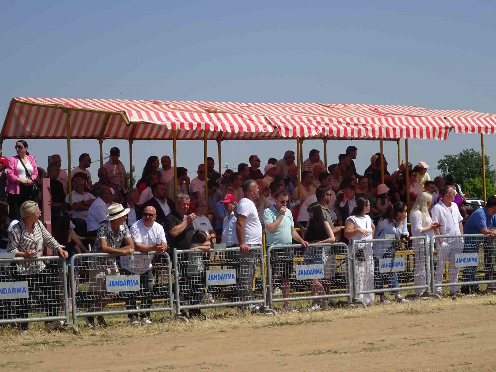 Büyükmandıra’da at yarışları düzenlendi
