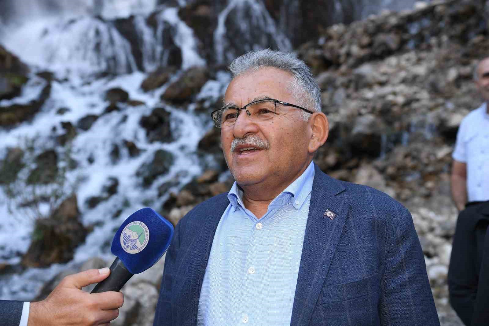 Başkan B&uuml;y&uuml;kkılı&ccedil;: "Kapuzbaşı ve Derebağ Şelaleleri sizi bekliyor"
