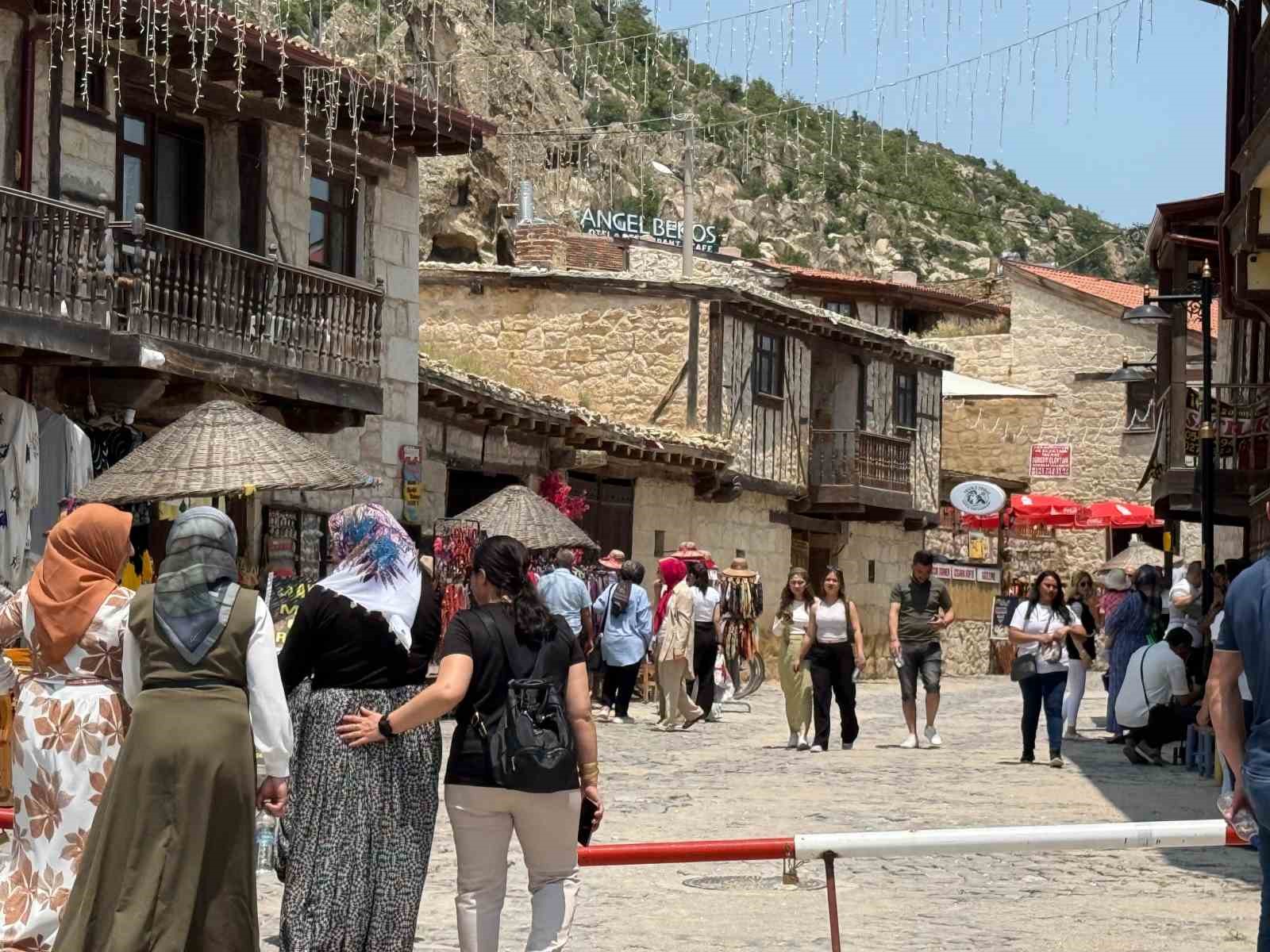 Frig Vadisi bu bayramda ziyaretçilerin gözdesi oldu