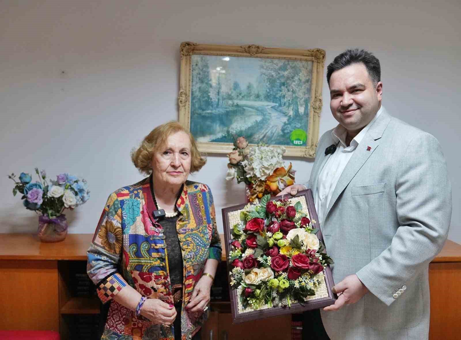 Beşiktaş Belediye Başkan Vekili Şişman, bayramda huzurevi sakinlerini ziyaret etti