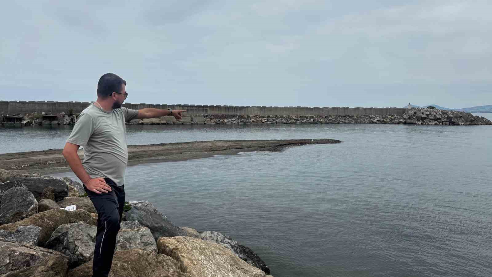 Boğulma vakalarının &ouml;n&uuml;ne ge&ccedil;mek i&ccedil;in o b&ouml;lgede sezon boyu denize girmek yasaklandı
