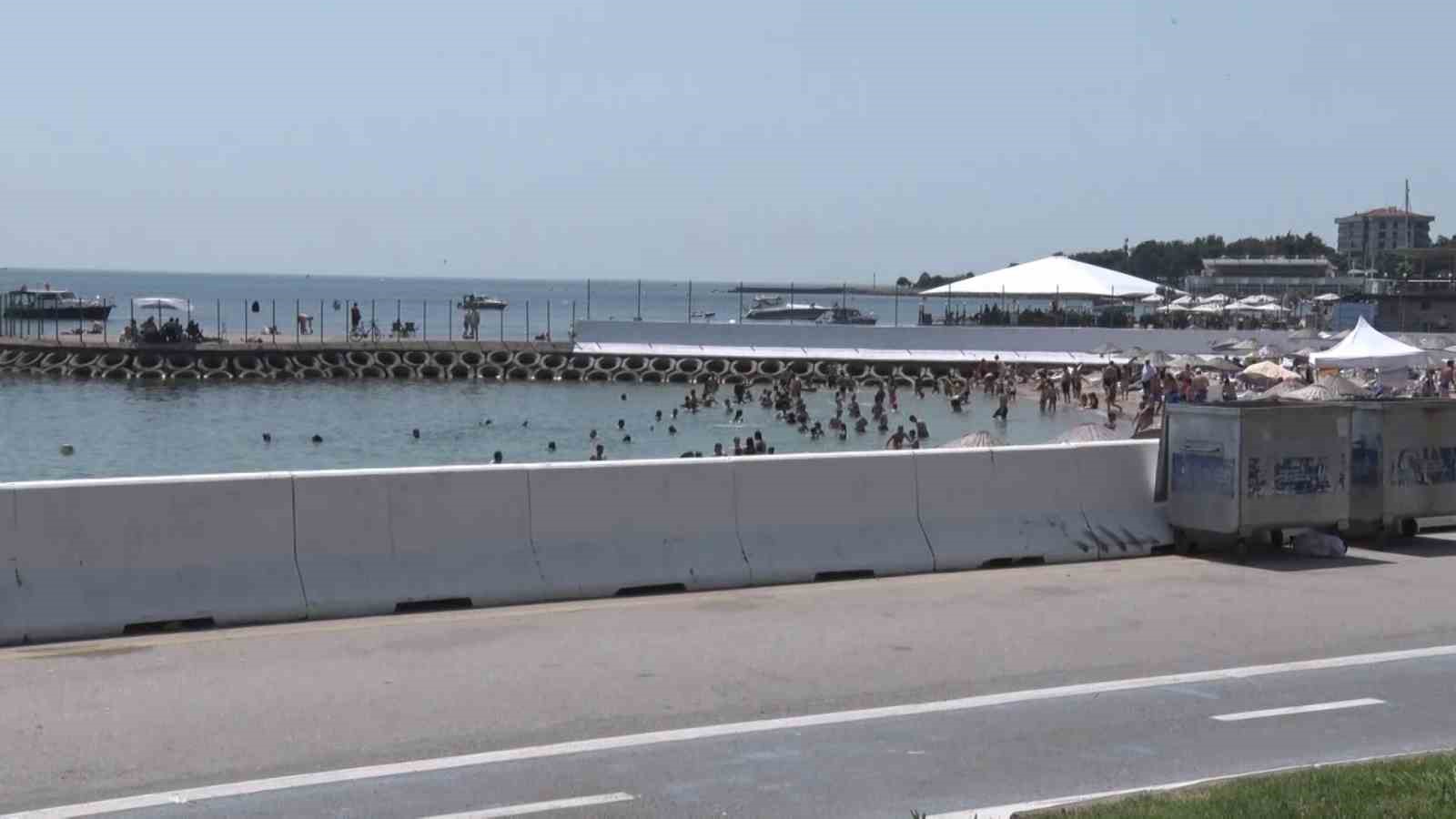 Kurban Bayramı’nda Caddebostan Plajında yoğunluk oluştu