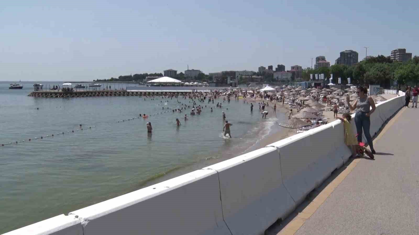 Kurban Bayramı&rsquo;nda Caddebostan Plajında yoğunluk oluştu
