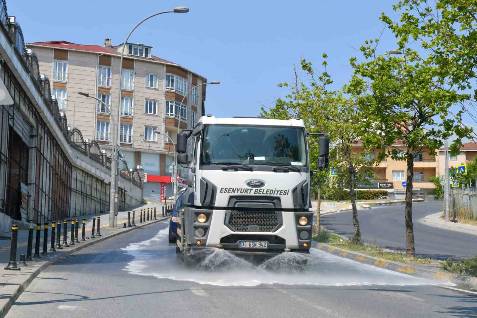 Esenyurt Belediyesi&rsquo;nden kurban kesim alanlarında yoğun temizlik mesaisi
