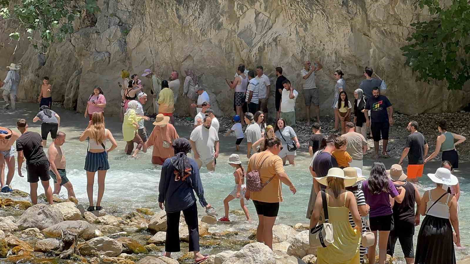 Saklıkent Kanyonu’nda bayram yoğunluğu