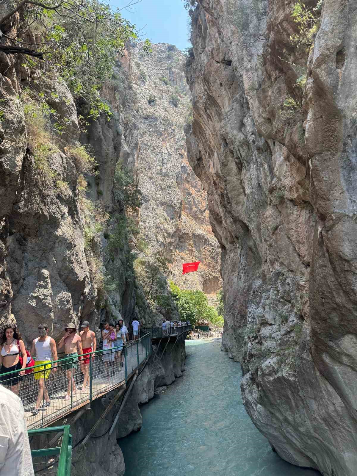 Saklıkent Kanyonu&rsquo;nda bayram yoğunluğu
