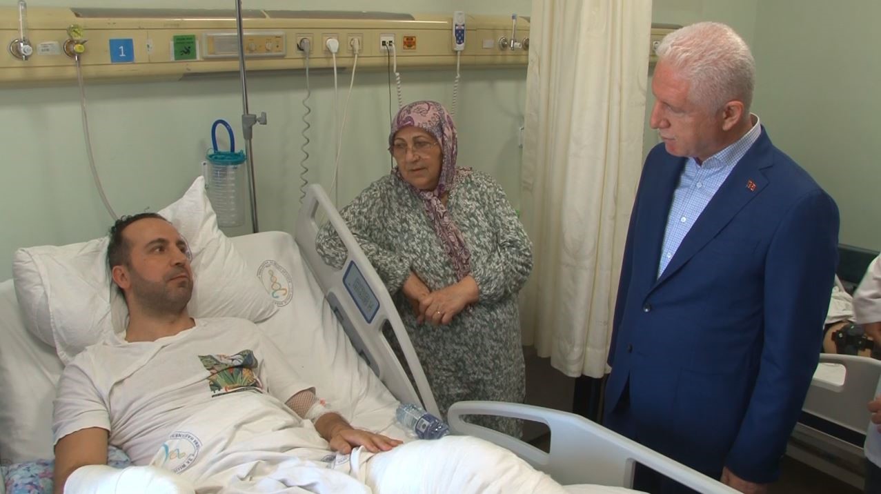 Vali G&uuml;l&rsquo;den Bağcılar Eğitim ve Araştırma Hastanesi&rsquo;ne bayram ziyareti
