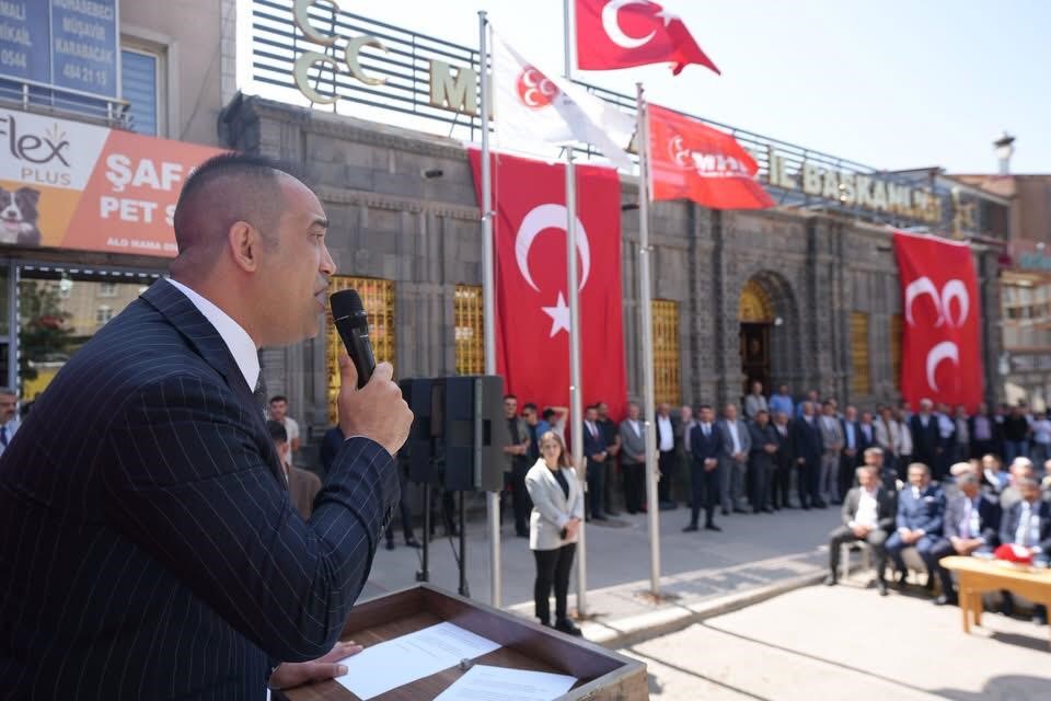 MHP’de bayramlaşma programına yoğun ilgi
