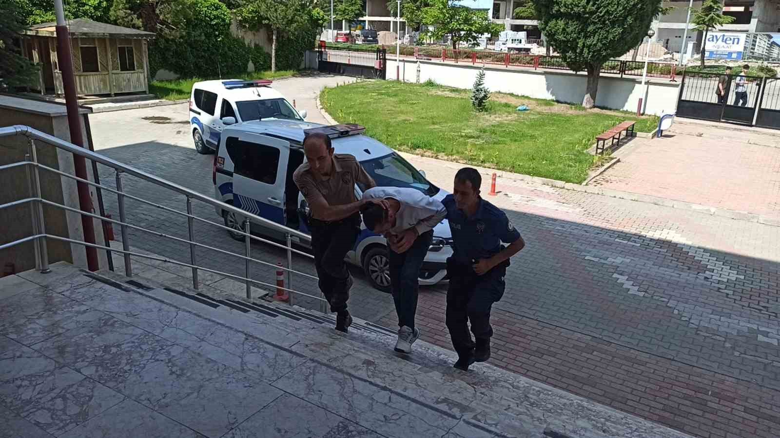 Konya&rsquo;da alkol aldığı arkadaşını &ouml;ld&uuml;ren ş&uuml;pheli tutuklandı
