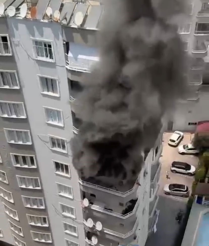 Mersin&rsquo;de &ccedil;ıkan yangınları itfaiye ekipleri s&ouml;nd&uuml;rd&uuml;
