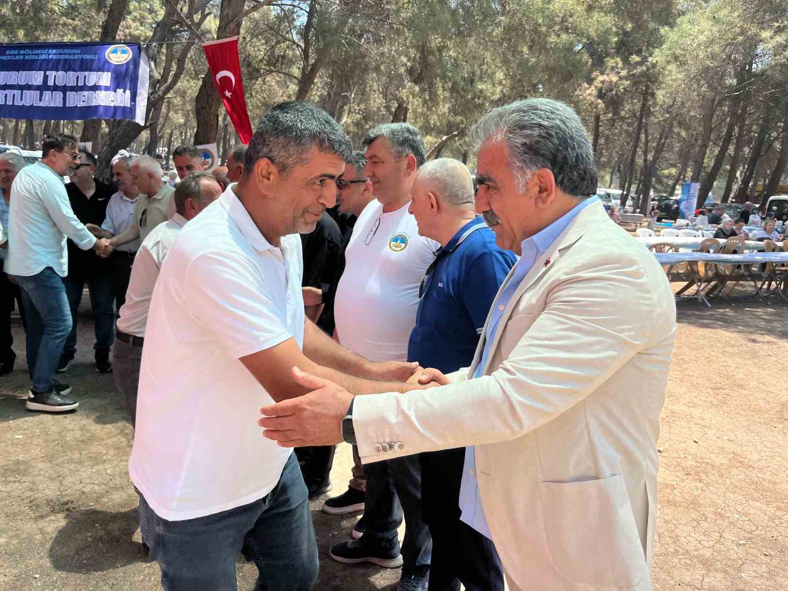 Erzurumlular İzmir’deki piknik şöleninde bir araya geldi