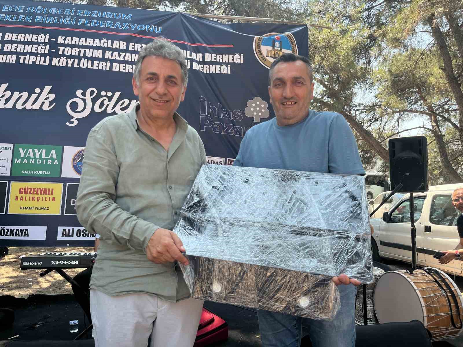 Erzurumlular İzmir&rsquo;deki piknik ş&ouml;leninde bir araya geldi
